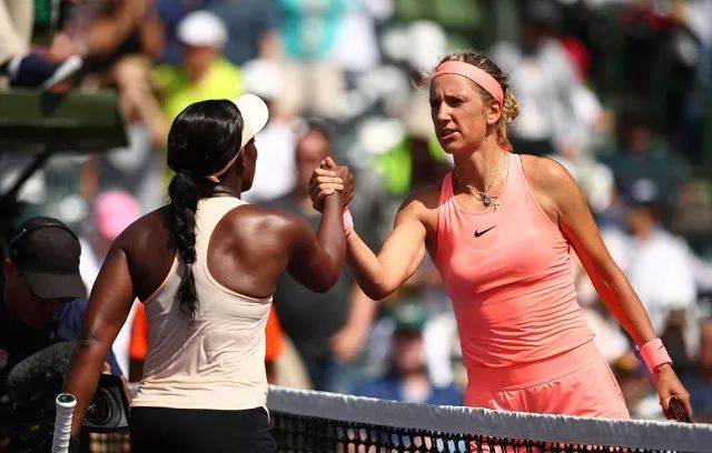 包含阿扎伦卡遭遇十持续失利，澳大利亚队教练压力巨大！的词条